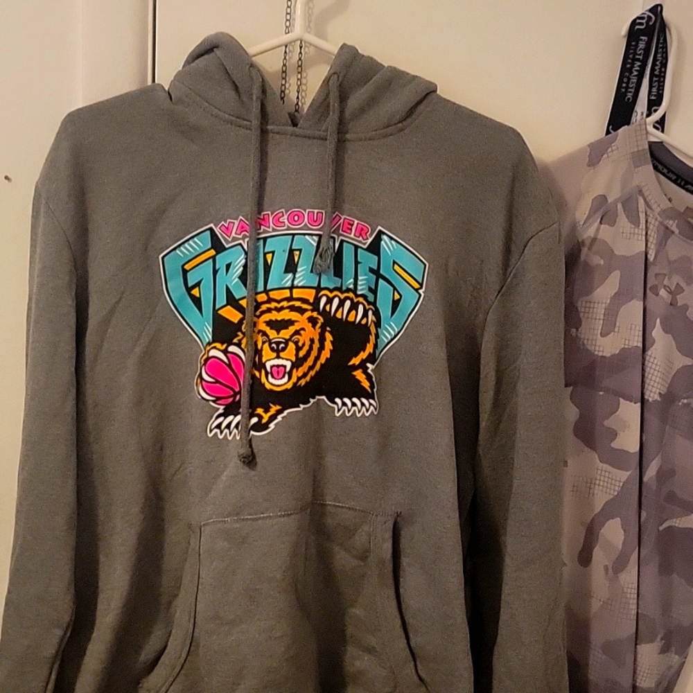 COPY - Mitchell & Ness Vancouver Grizzlies sweater main logo grey size XL